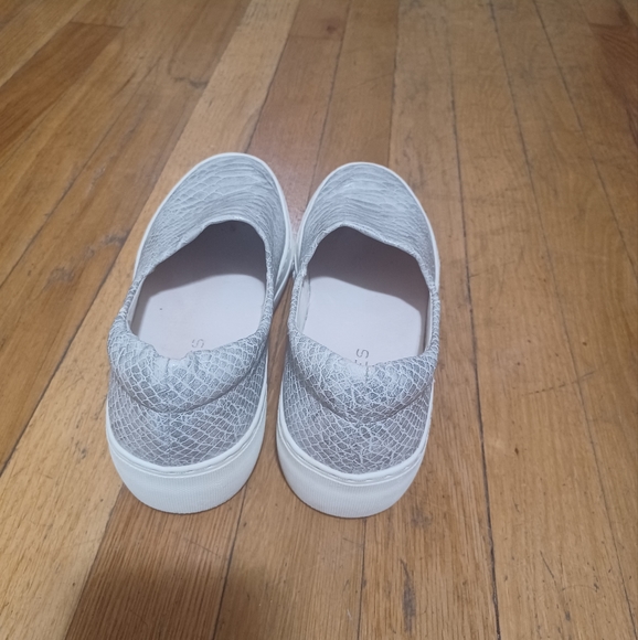 LIKE NEW J Slides Silver Snakeskin Shimmery Sneakers Womens Size 5.5 - Picture 12 of 15